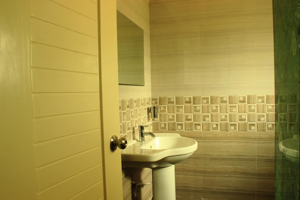 Urban Ville Hotel Pune Luaran gambar